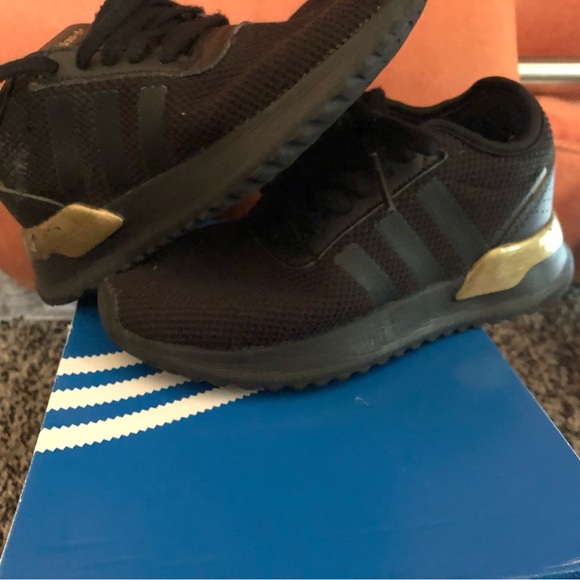 Boys shoes 11c - Picture 2 of 4